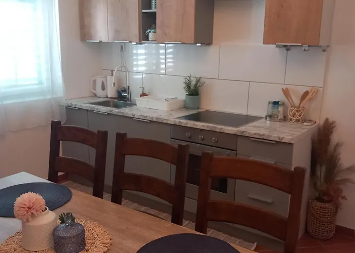 Dana Apartment *